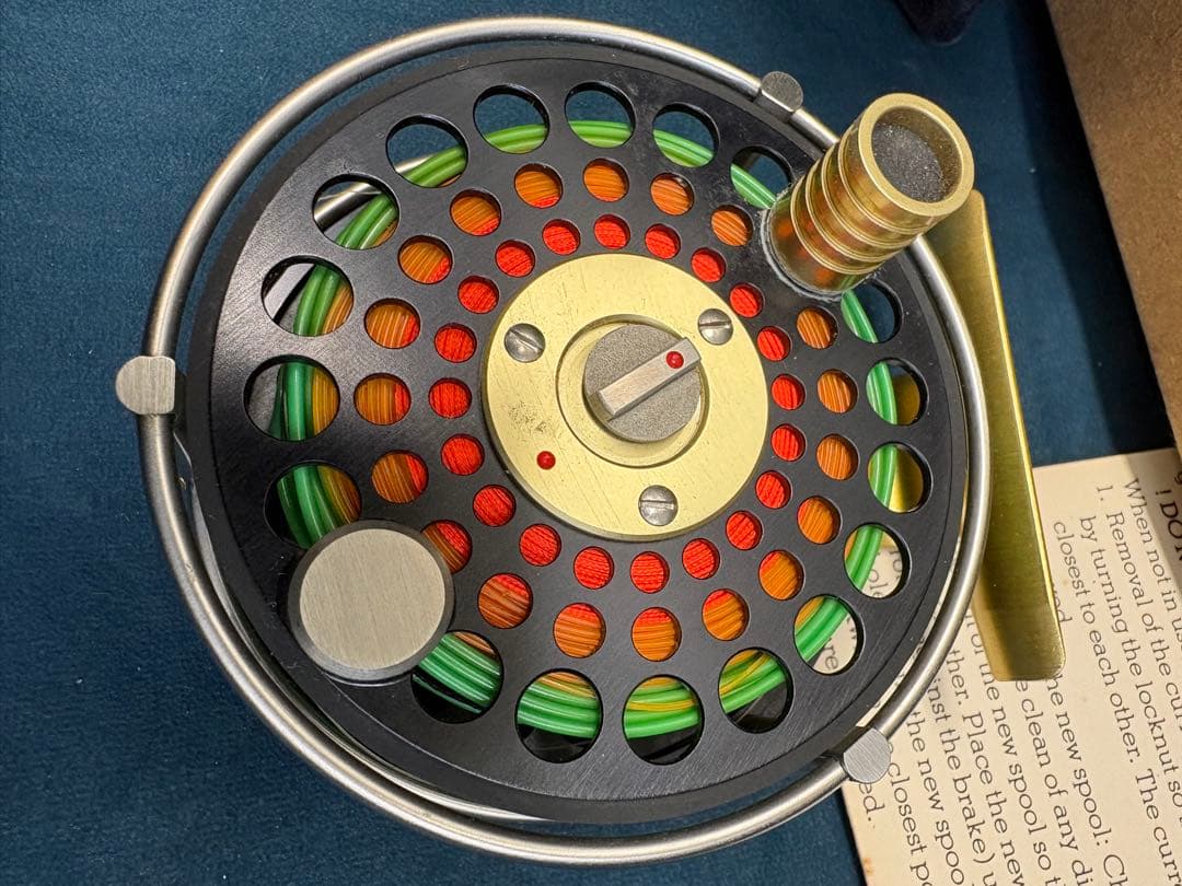 V*i様 極美品　アリハート　フライリール　F2