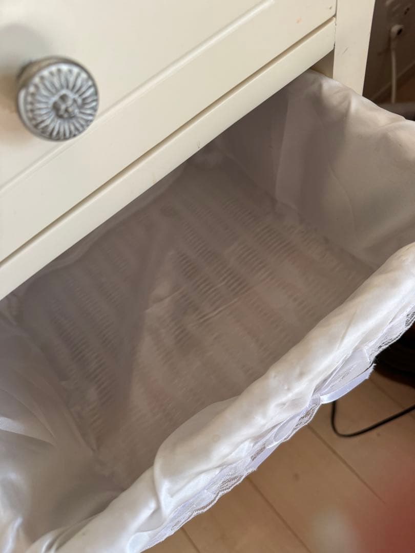 Pink Love アンティークホワイト木製キャビネット