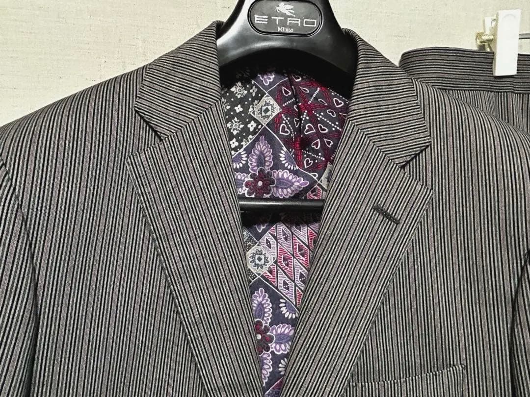 エトロ　スーツ　グレー系ストライプ