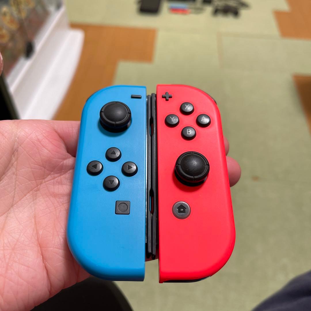 Switch本体　周辺機器　オマケ(純正ケース&縦型充電スタンド)