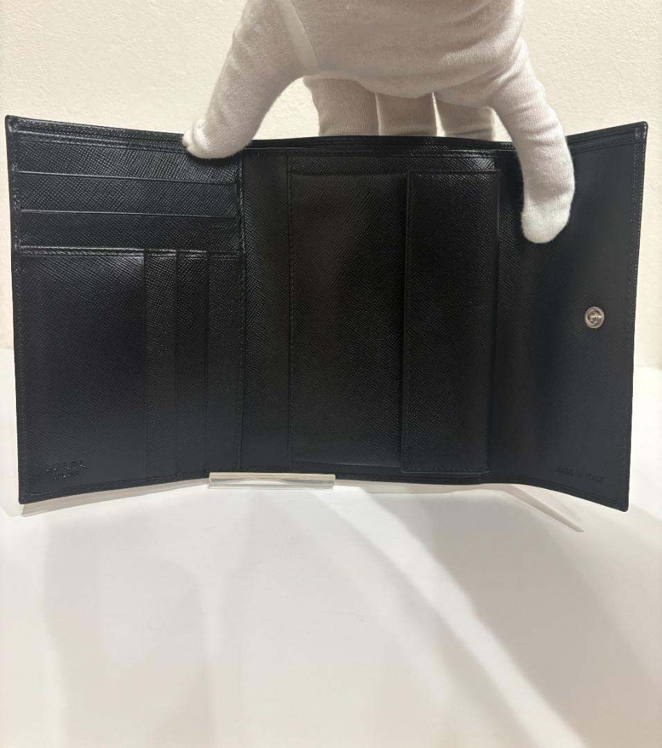 未使用級　箱付き PRADA サフィアーノレザー 三つ折り財布 ブラック