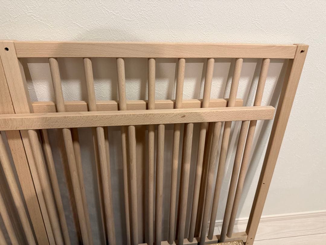 ナチュラル木製ベビーベッド