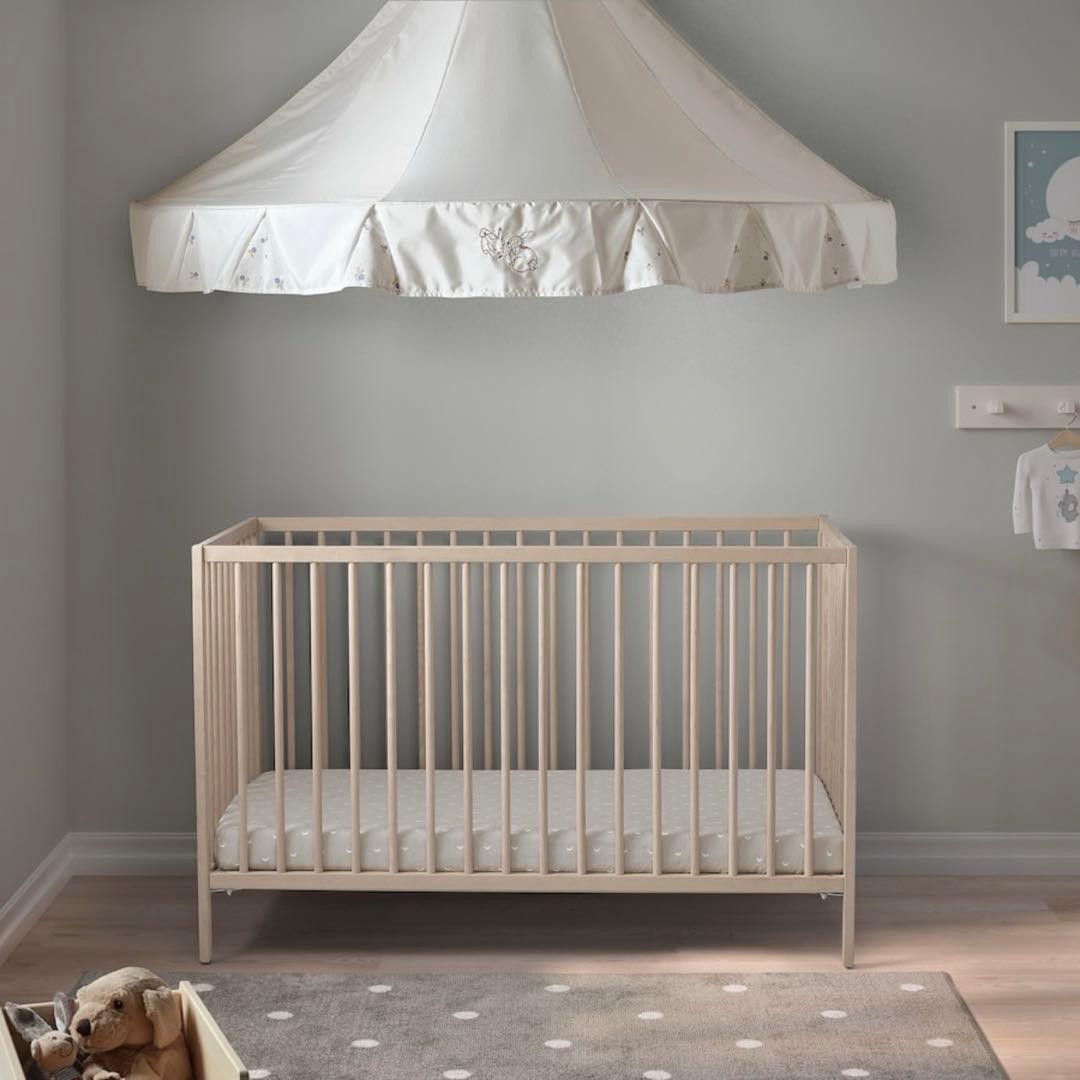 ナチュラル木製ベビーベッド