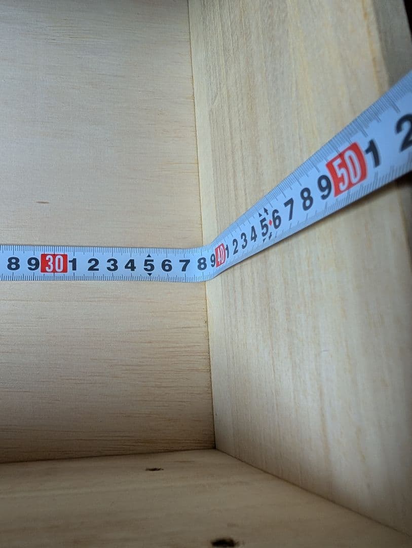 ナチュラルウッドの高いチェスト