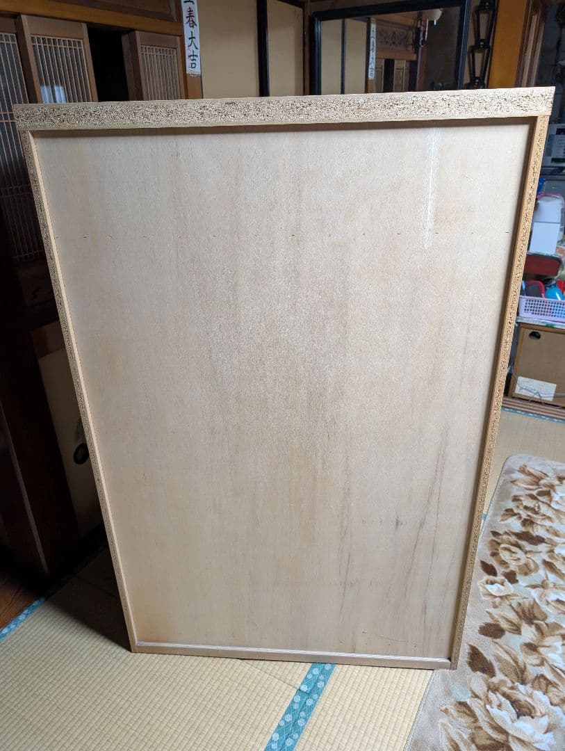 ナチュラルウッドの高いチェスト