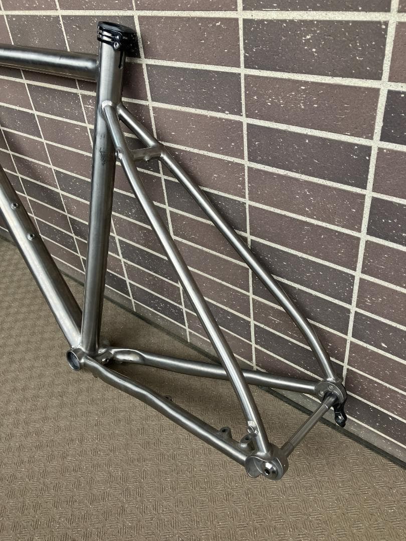 【直接取引限定】チタンフレーム グラベルバイク フラットバー サイズ52