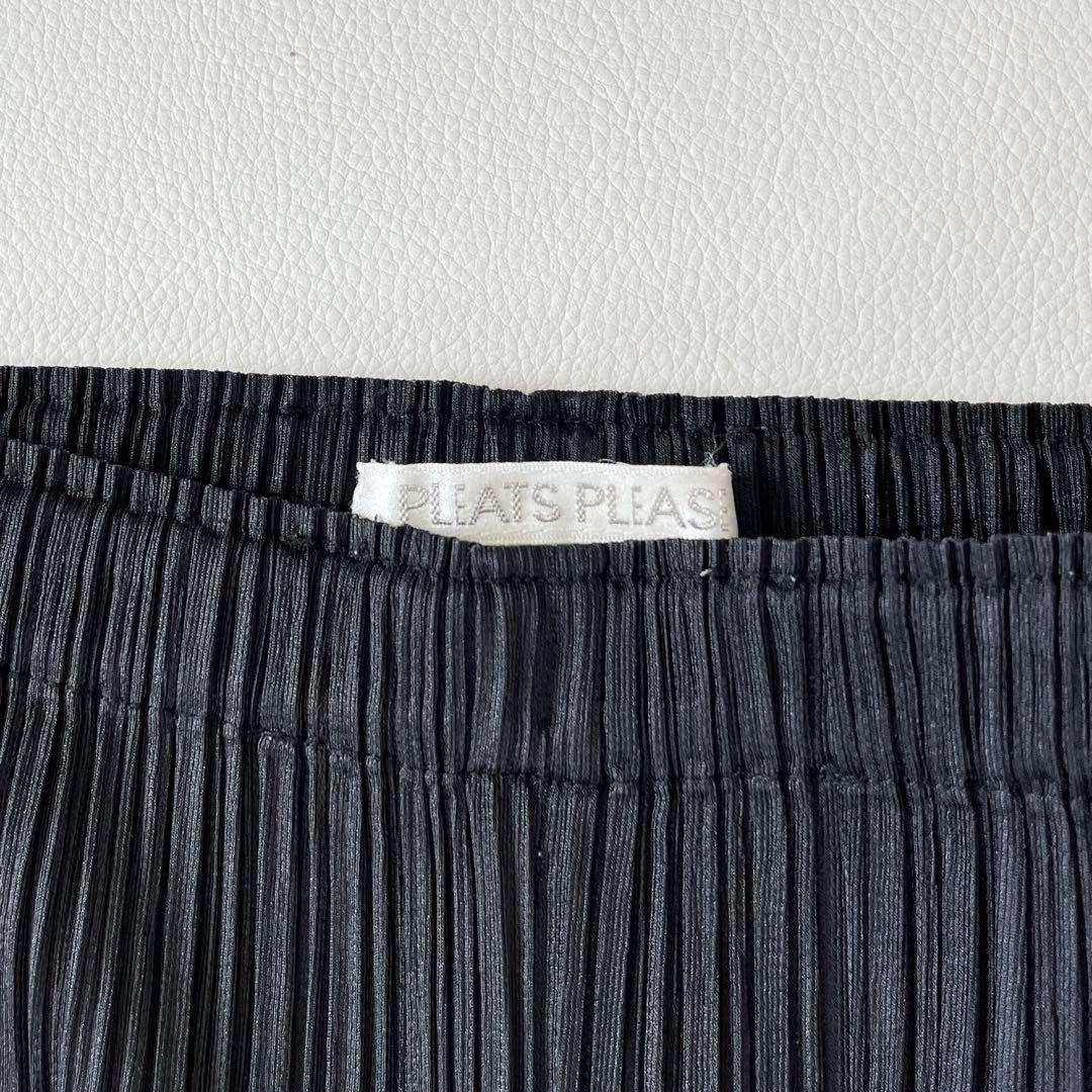 美品✨近年　プリーツプリーズ　イッセイミヤケ　パンツ　ブラック　ポケット