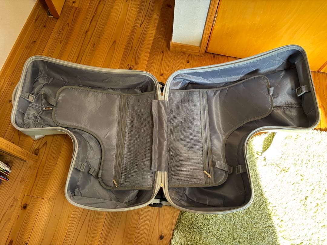 キッズトラベル 子供が乗れるキャリーケース くすみグリーン