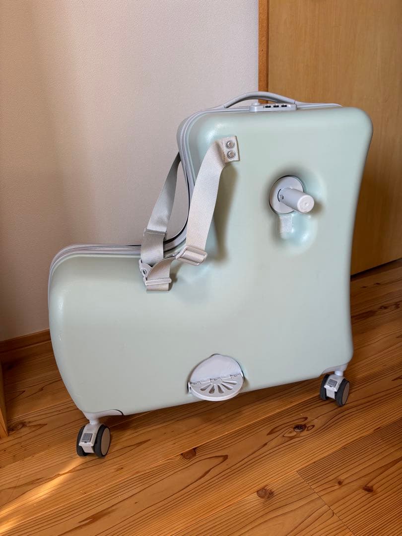 キッズトラベル 子供が乗れるキャリーケース くすみグリーン