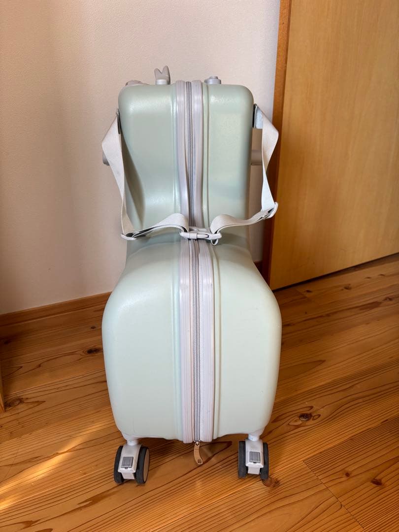 キッズトラベル 子供が乗れるキャリーケース くすみグリーン