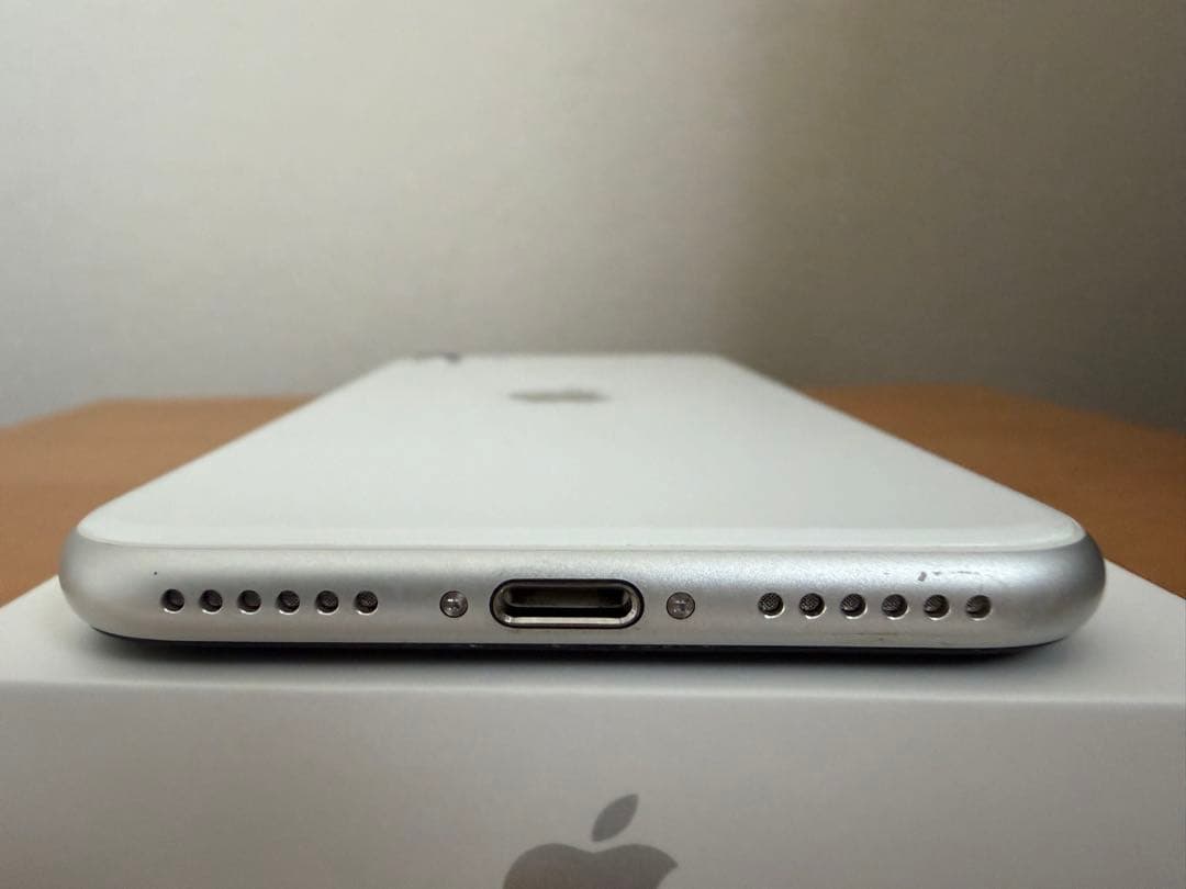 [美品］Apple iPhone SE(第2世代) 128GB ホワイト