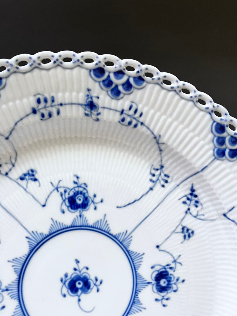 E105 ロイヤルコペンハーゲン　ブルーフルーテッド 大皿　フルレース　飾皿