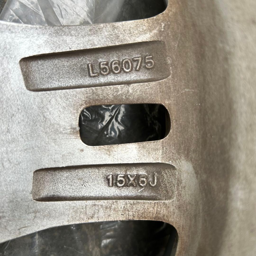 15インチ シルバー 4本　ホイール