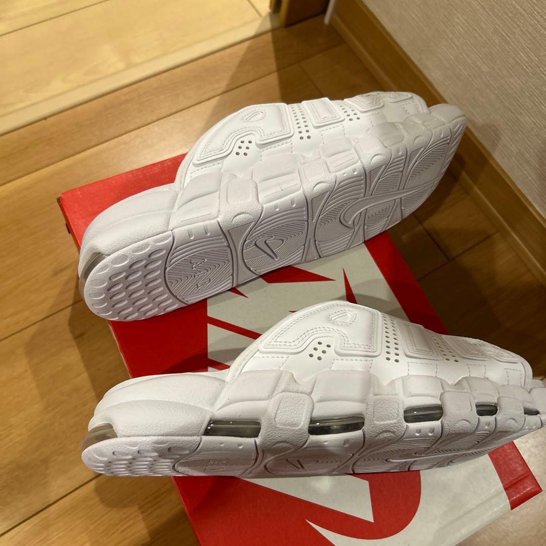 も*ん様 新品　ナイキ エアモアアップテンポ スライド トリプルホワイト28 セ