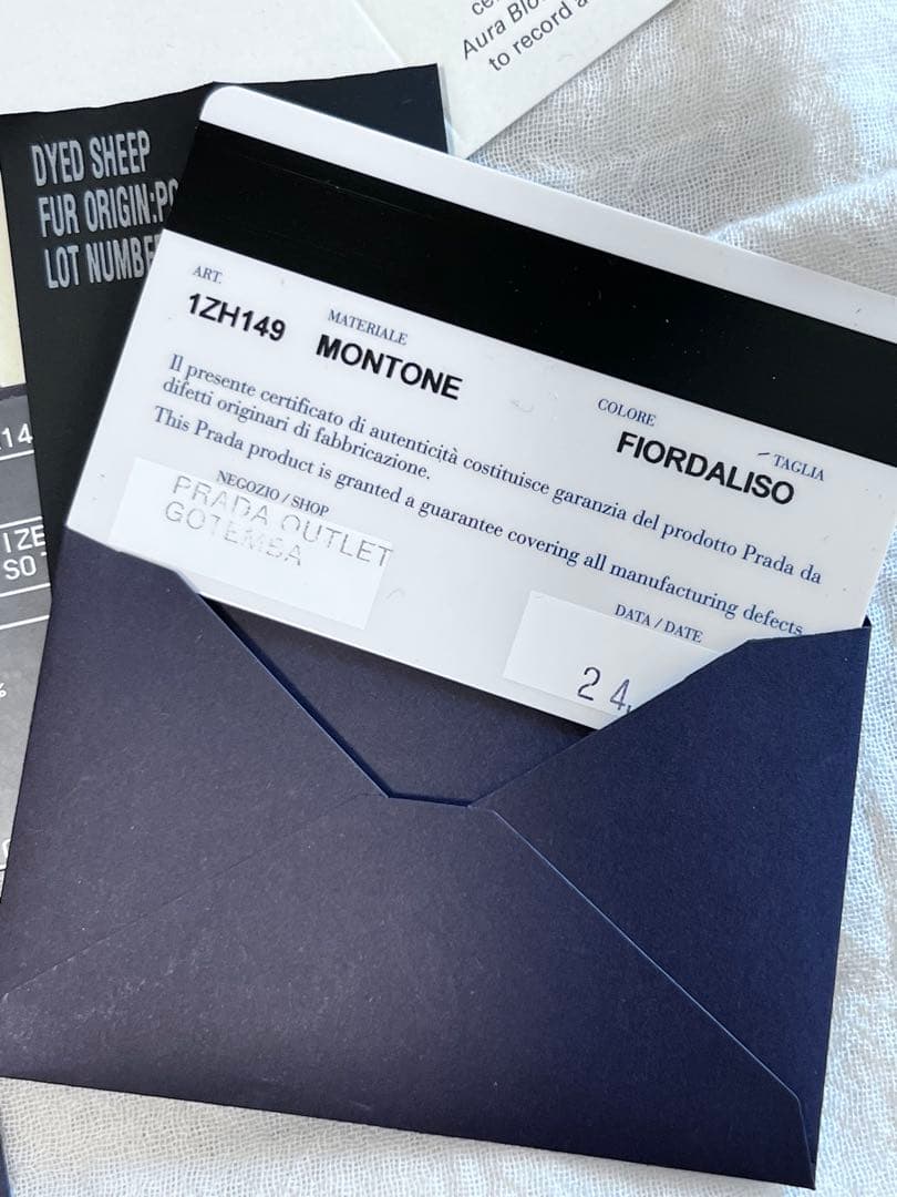 【PRADA】プラダ　iPhone 13Pro カバー　ファーケース