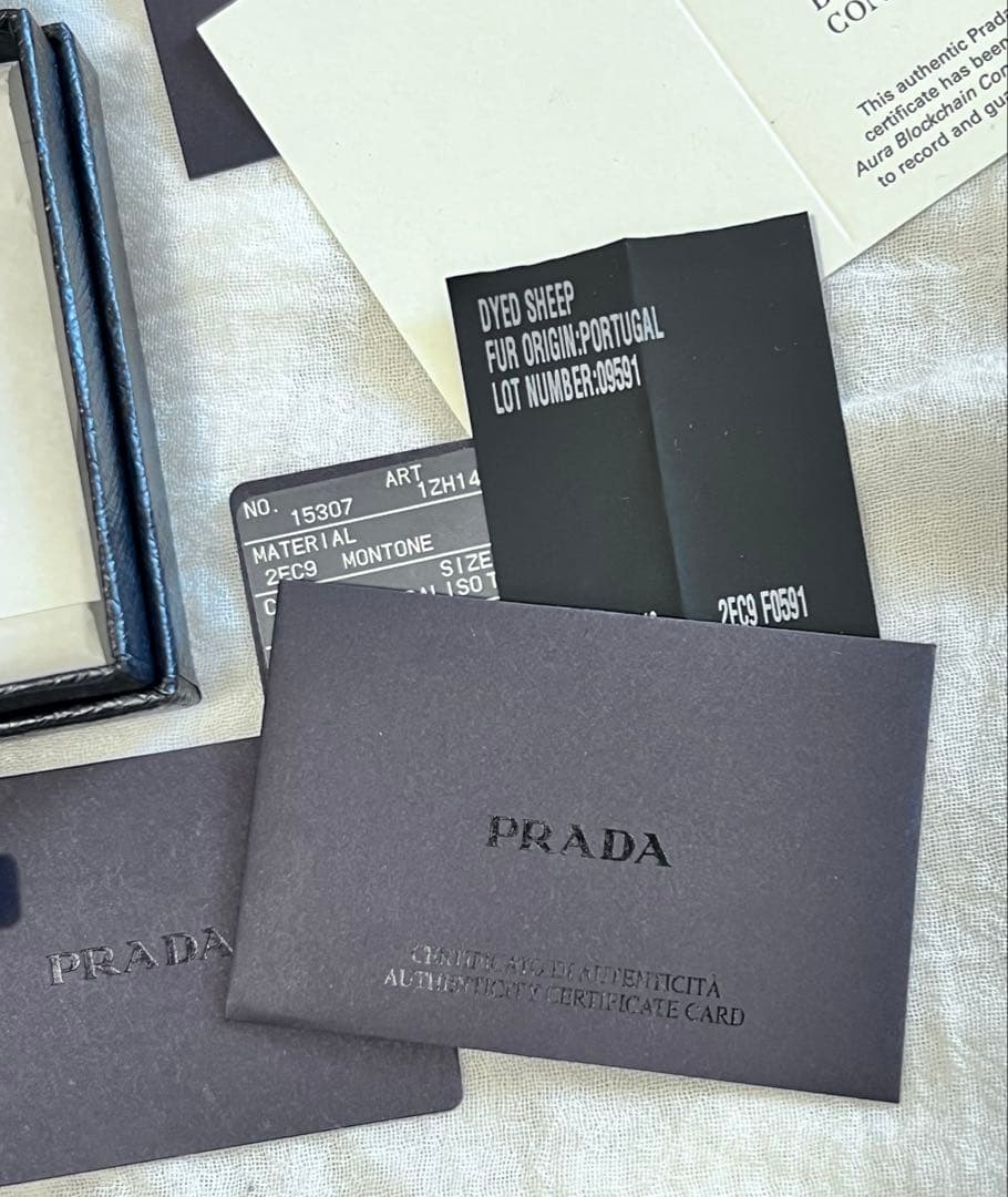 【PRADA】プラダ　iPhone 13Pro カバー　ファーケース