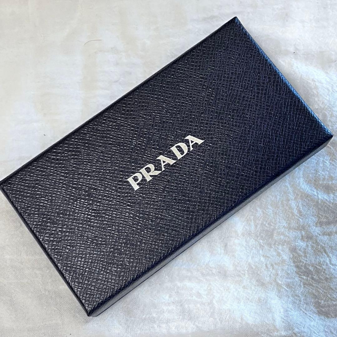 【PRADA】プラダ　iPhone 13Pro カバー　ファーケース