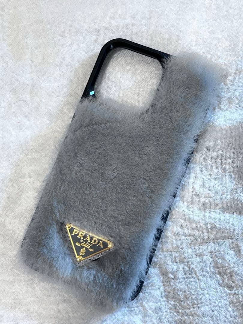 【PRADA】プラダ　iPhone 13Pro カバー　ファーケース