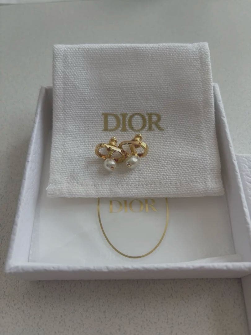 Dior ゴールド パール フープピアス