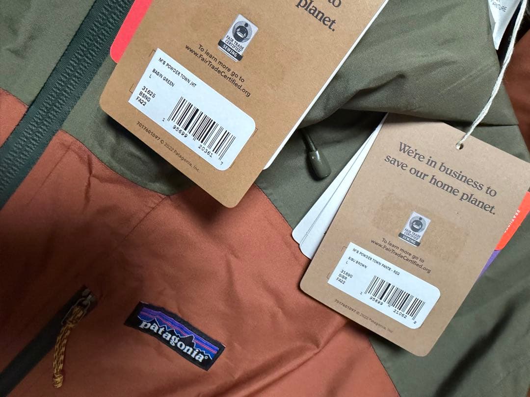 パタゴニア　パウダータウンジャケット、パンツ上下セット　新品L ベイスングリーン