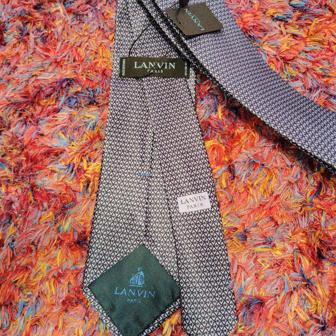新品　LANVIN 幾何学模様 シルクネクタイ　ポケットチーフ　セット