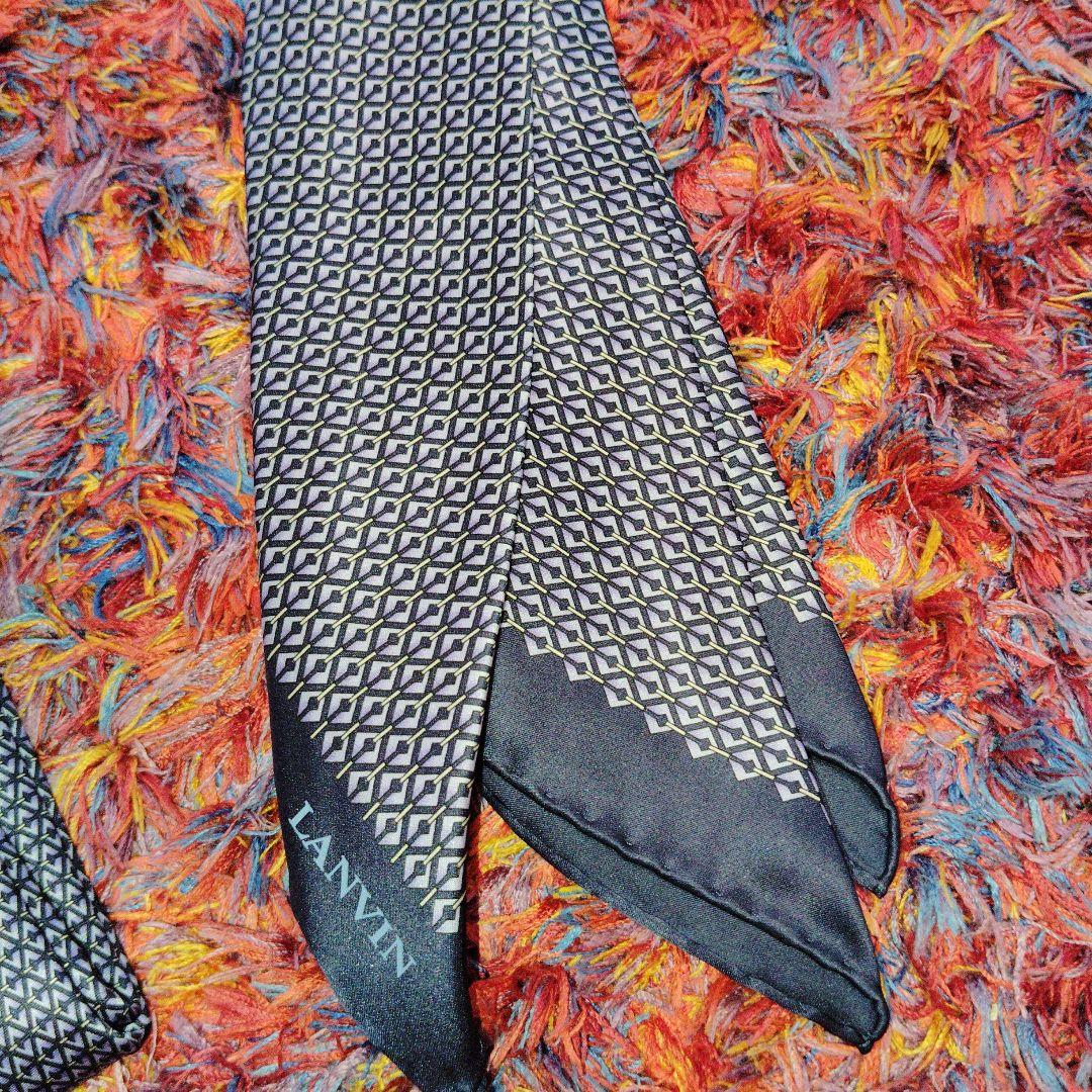 新品　LANVIN 幾何学模様 シルクネクタイ　ポケットチーフ　セット