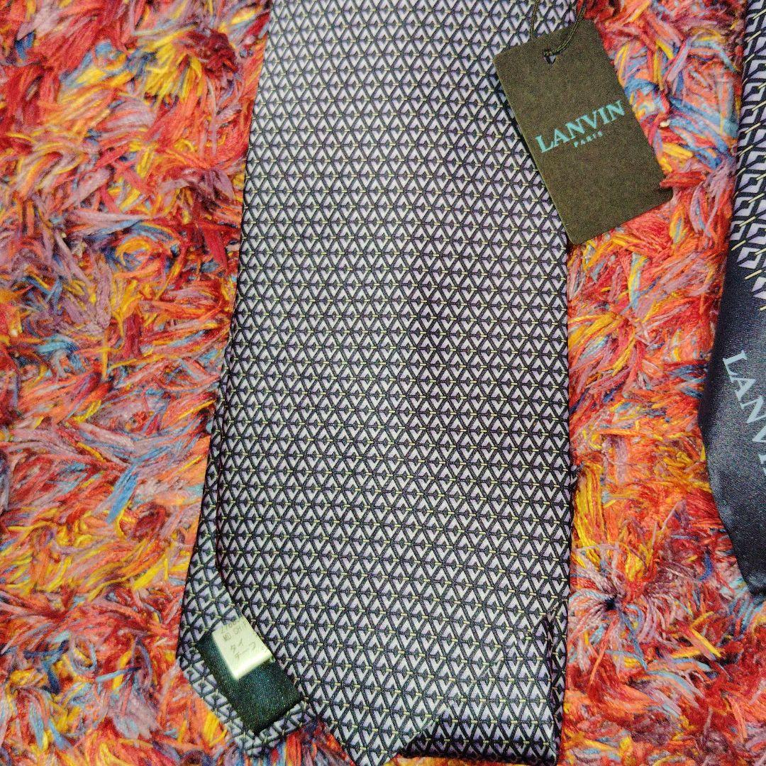 新品　LANVIN 幾何学模様 シルクネクタイ　ポケットチーフ　セット
