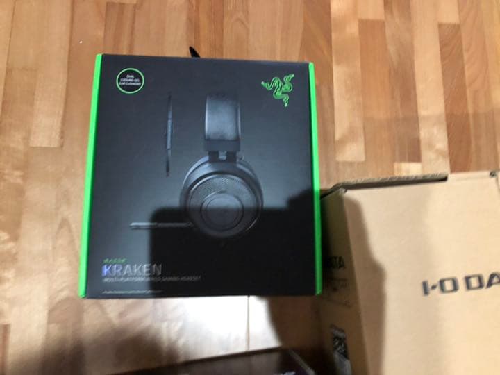 PS4Pro ゲーミングモニター ヘッドホン