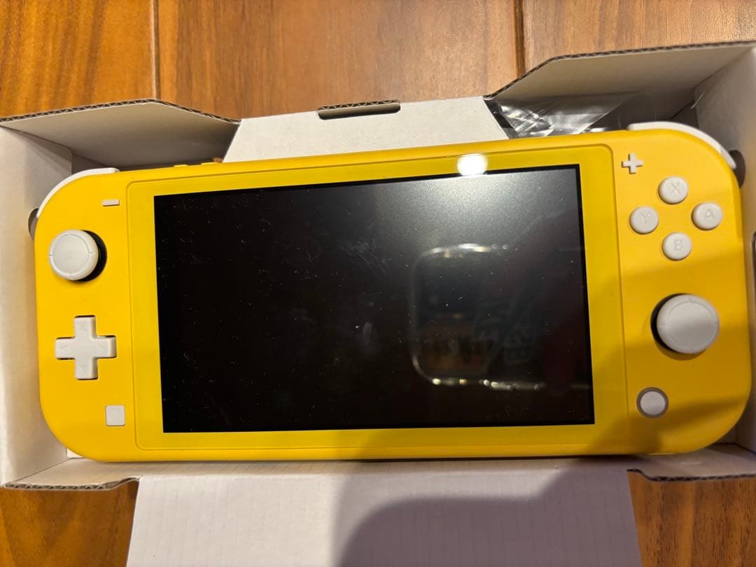 Nintendo Switch Liteイエロー 本体