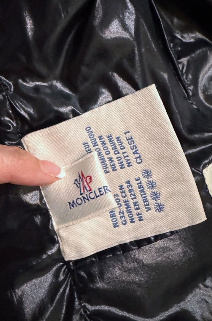 モンクレールダウンベストブラック0サイズ美品です