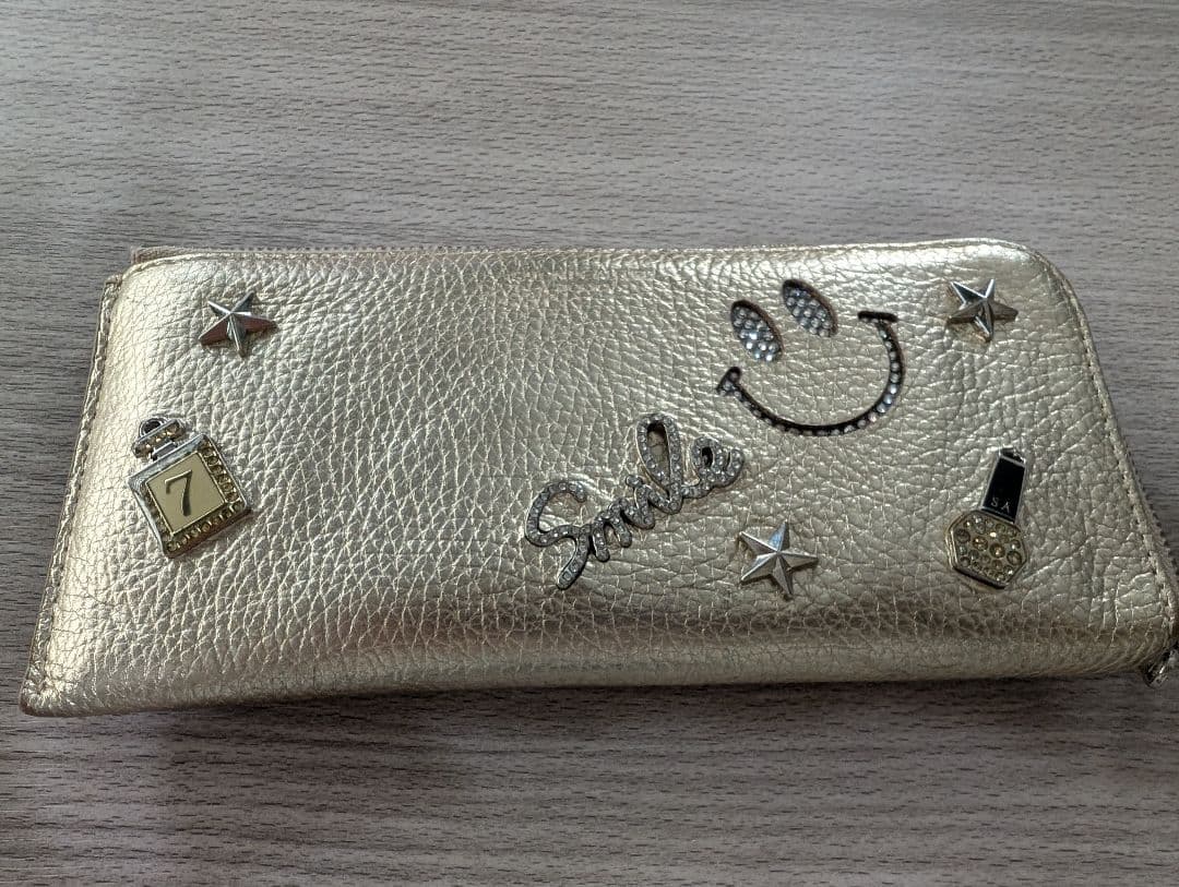 装飾付きゴールド長財布箱付き