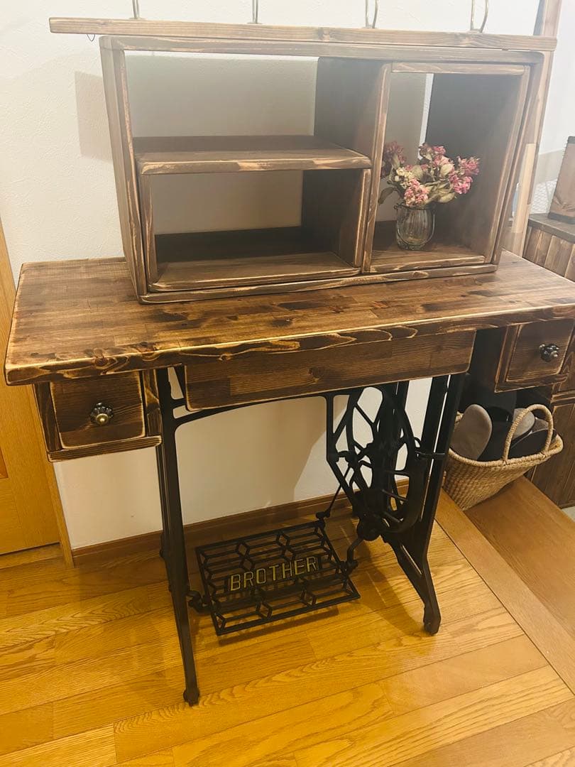 直接引き取りの場合お値下げ可　アンティークな ミシンテーブル　デスク ドレッサー