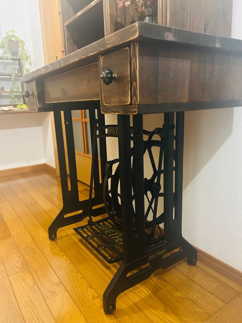 直接引き取りの場合お値下げ可　アンティークな ミシンテーブル　デスク ドレッサー