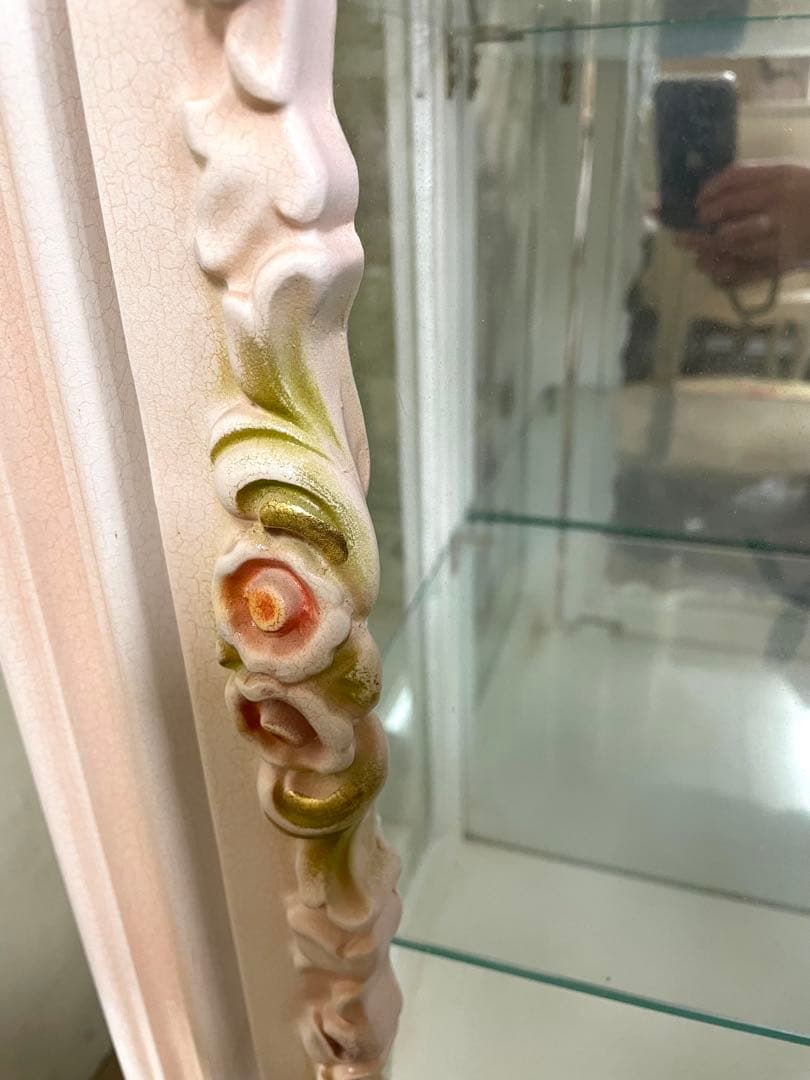 ロココ調ピンクのフラワーモチーフキャビネット 美品