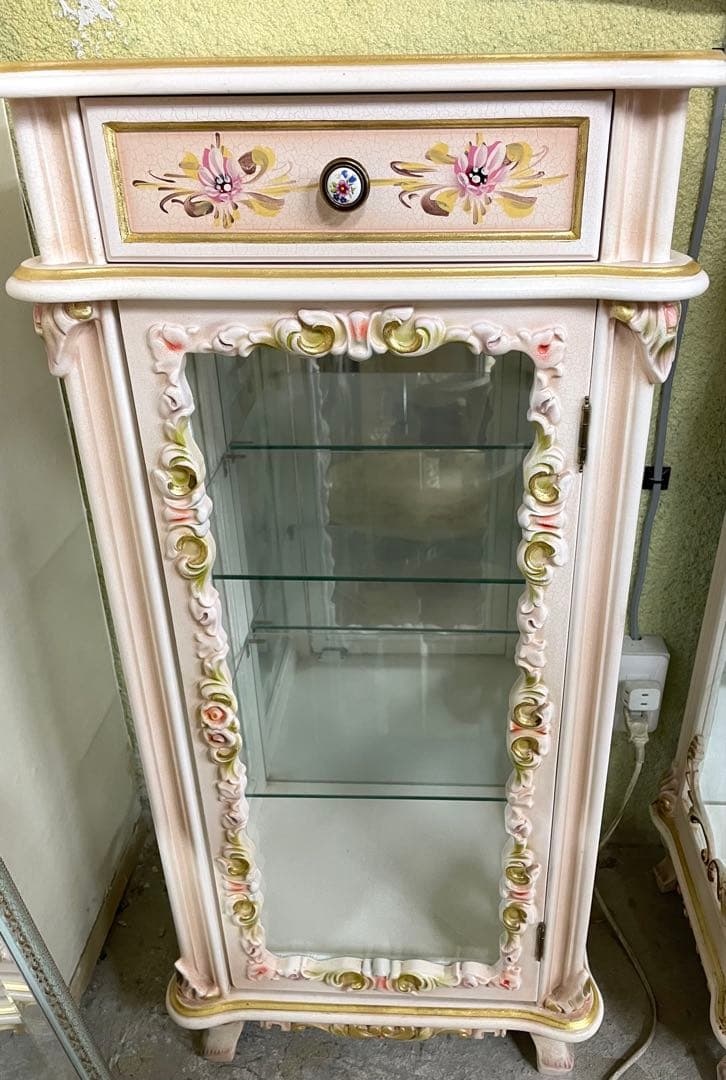 ロココ調ピンクのフラワーモチーフキャビネット 美品