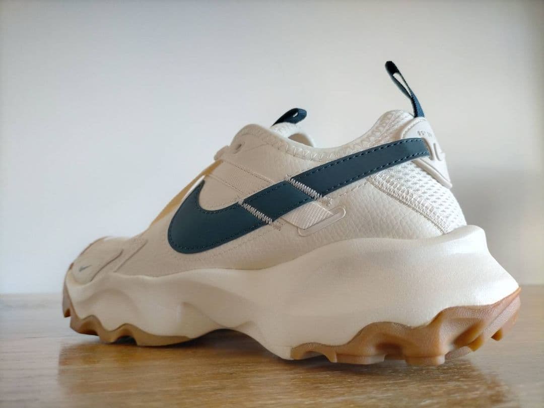 NIKE　ナイキ　 TC 7900　アイボリー×ネイビー　25.0cm