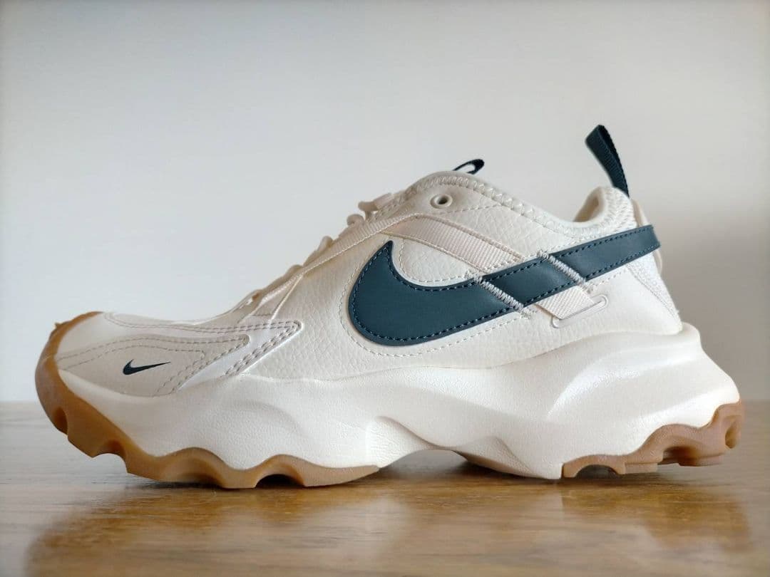 NIKE　ナイキ　 TC 7900　アイボリー×ネイビー　25.0cm