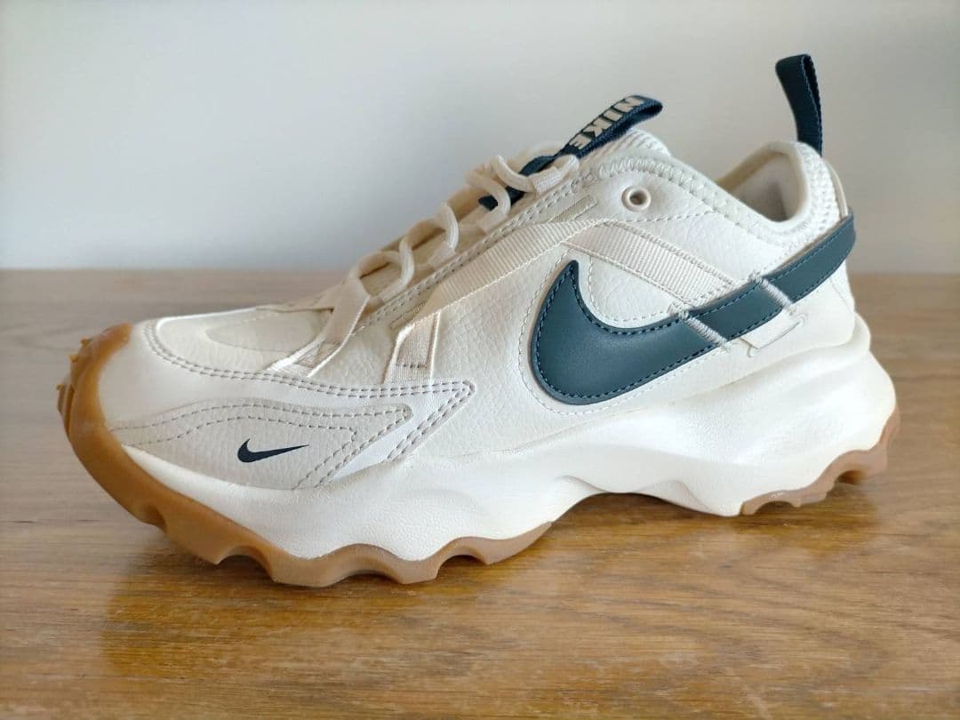 NIKE　ナイキ　 TC 7900　アイボリー×ネイビー　25.0cm