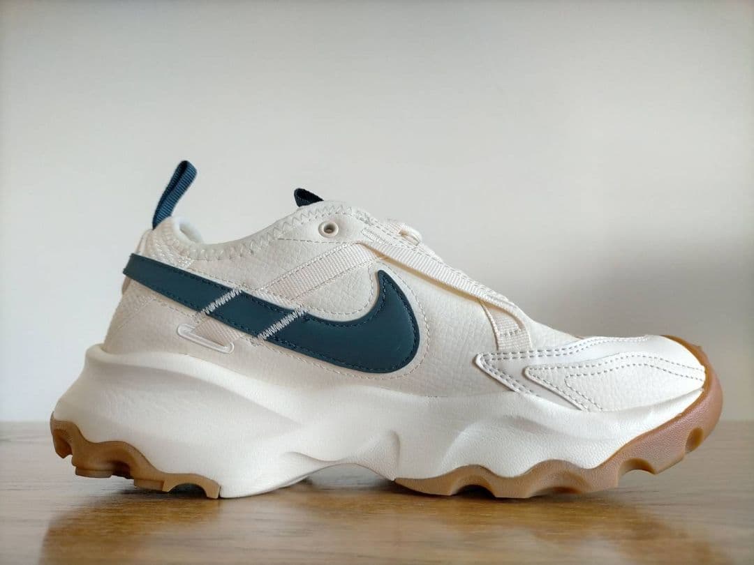 NIKE　ナイキ　 TC 7900　アイボリー×ネイビー　25.0cm