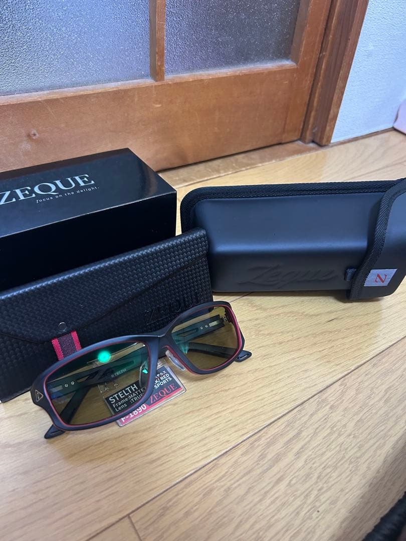Zeque（ゼクー）　STELTH（ステルス）サングラス 持ち運びケース付き