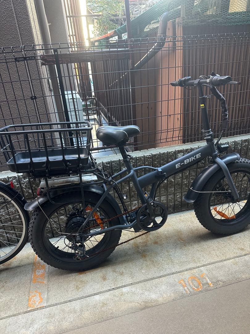E-BIKE ブラック 前部バスケット付き