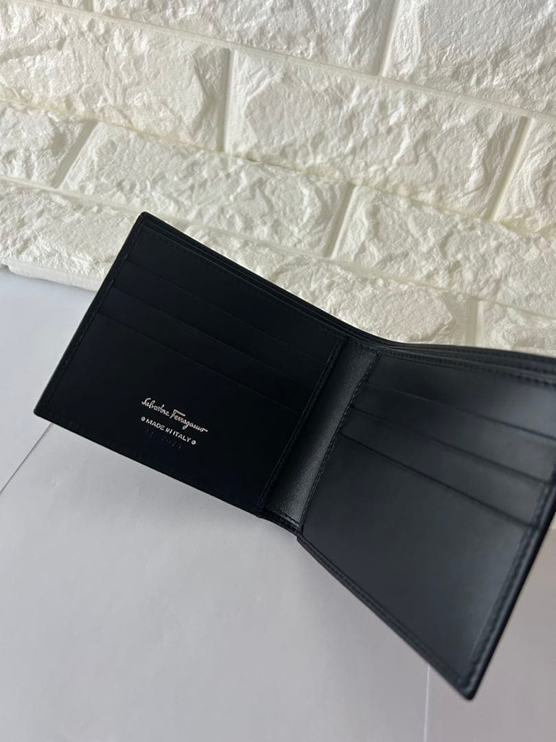 Ferragamo フェラガモ　二つ折り財布 ブラック　ガンチーニ