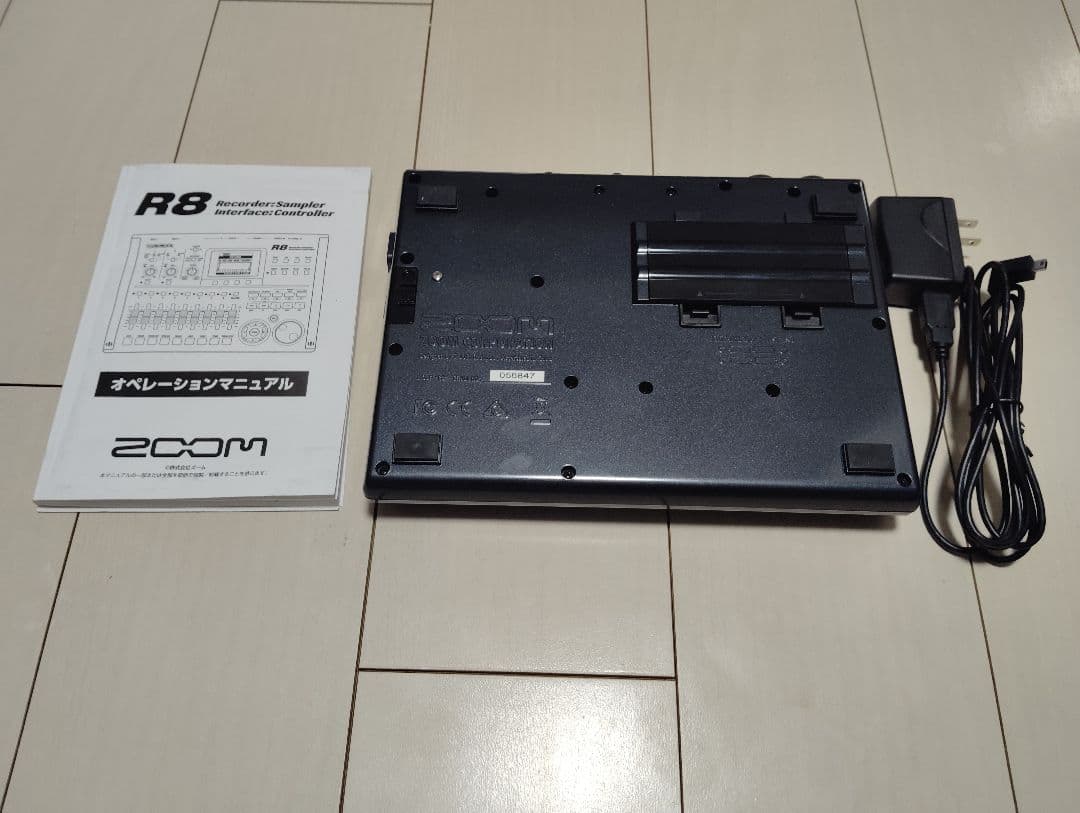 ZOOM R8 マルチトラックレコーダー【未使用に近い】【美品】