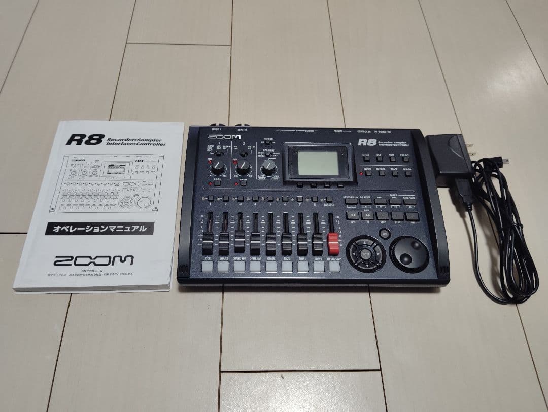 ZOOM R8 マルチトラックレコーダー【未使用に近い】【美品】
