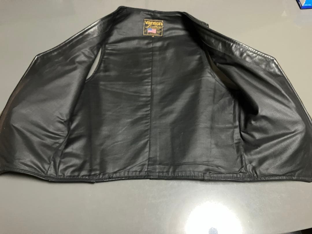 vansonレザーベスト