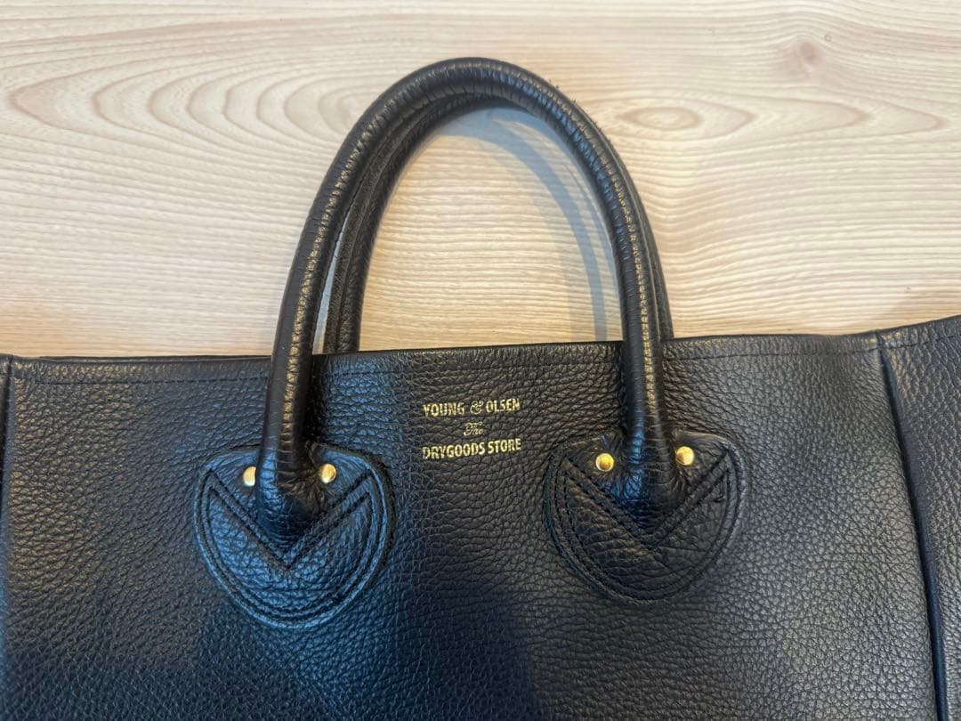 ヤングアンドオルセン　トートバック　レザー　本革　黒　シボ革　M