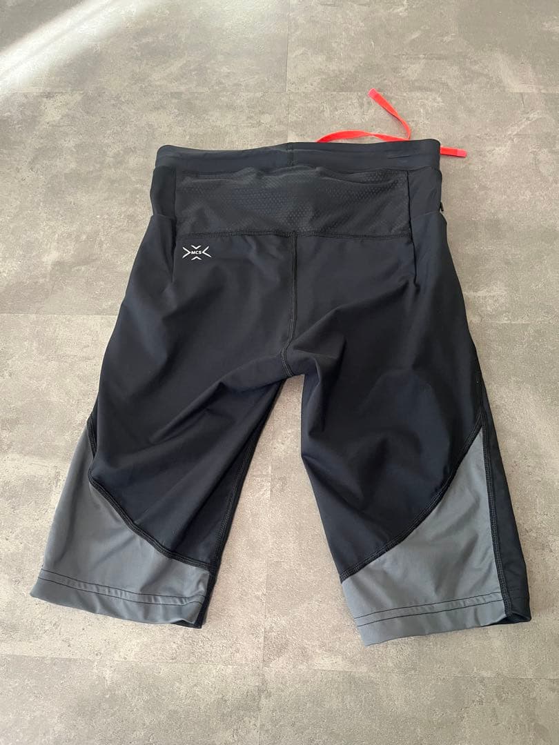 2XU 黒 タイツ ドローコード付き