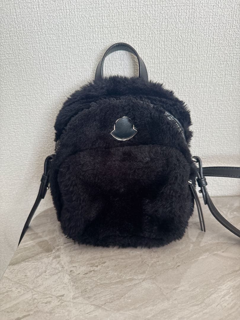 モンクレール バッグ　ファー