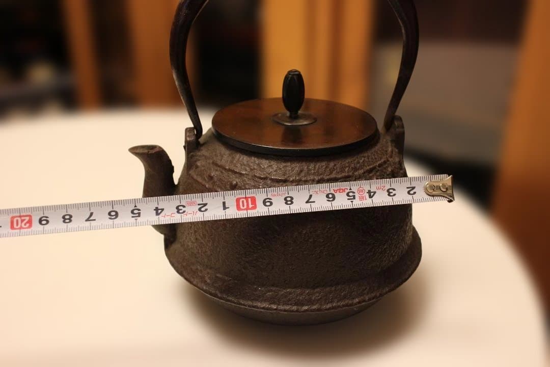 古鉄瓶　　釜師造　小振り鉄瓶　「水漏れなし・状態良好」 　未使用に近い