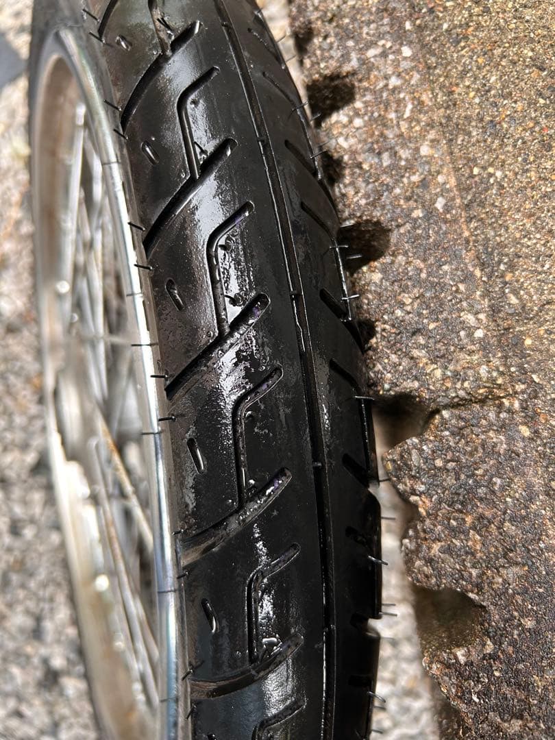 RZ50 RA02J 純正フロントホイール　タイヤ付き